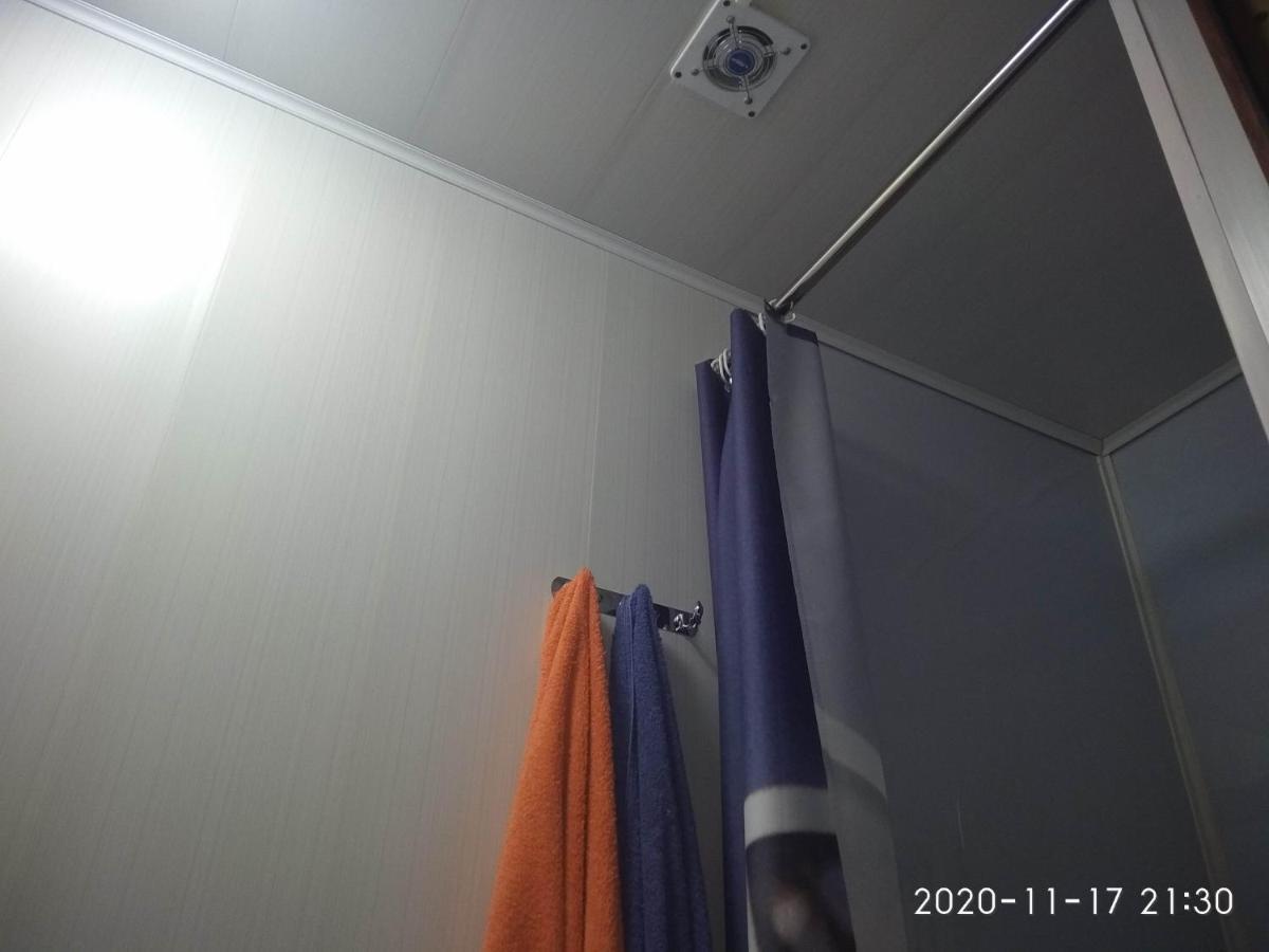 Apartment In A Guest House อัลมาตี ภายนอก รูปภาพ