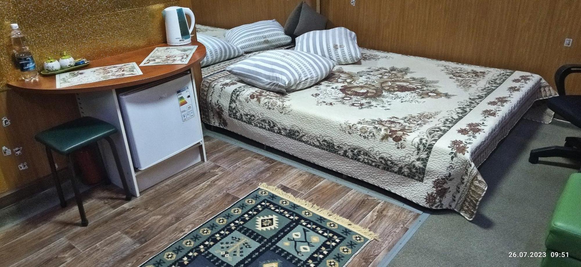 Apartment In A Guest House อัลมาตี ภายนอก รูปภาพ
